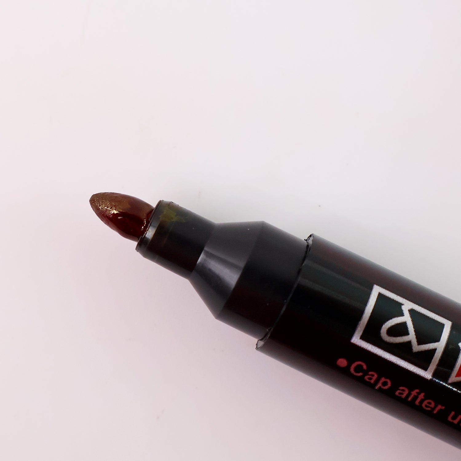 Red ink marker packaging showing product features and benefits